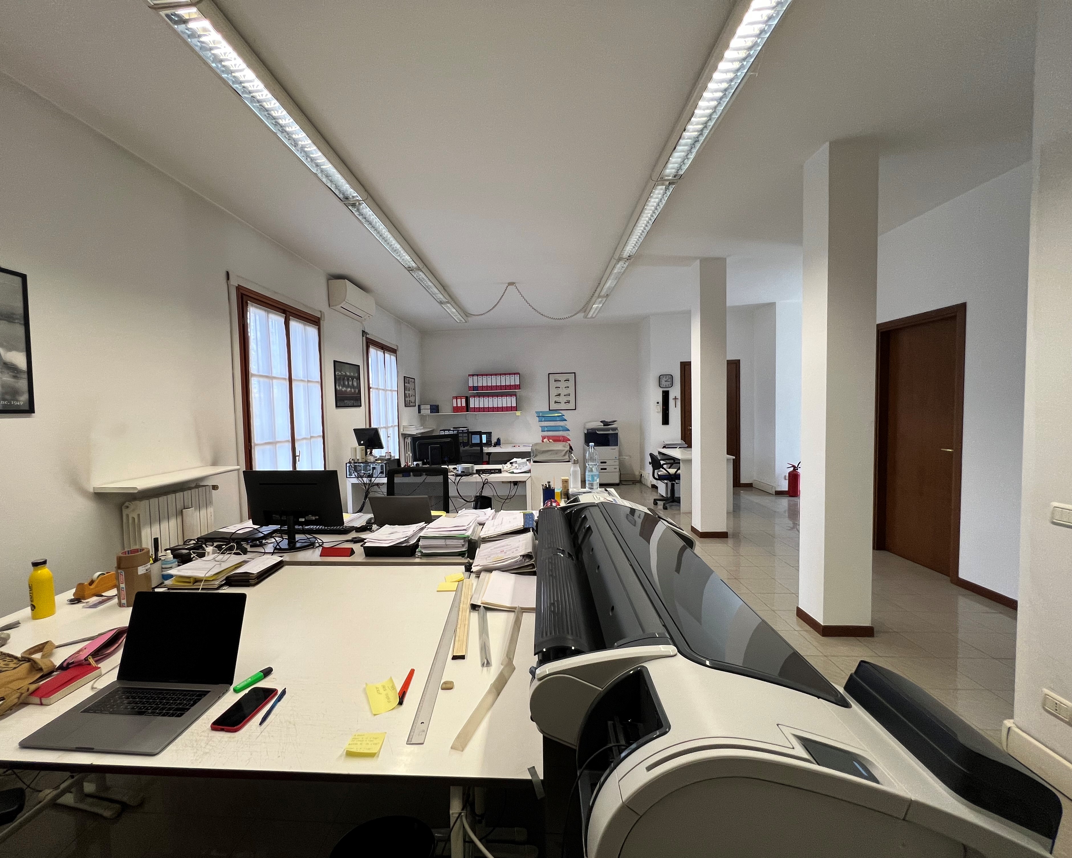 ufficio piano terra internamente ristrutturato a Zanica